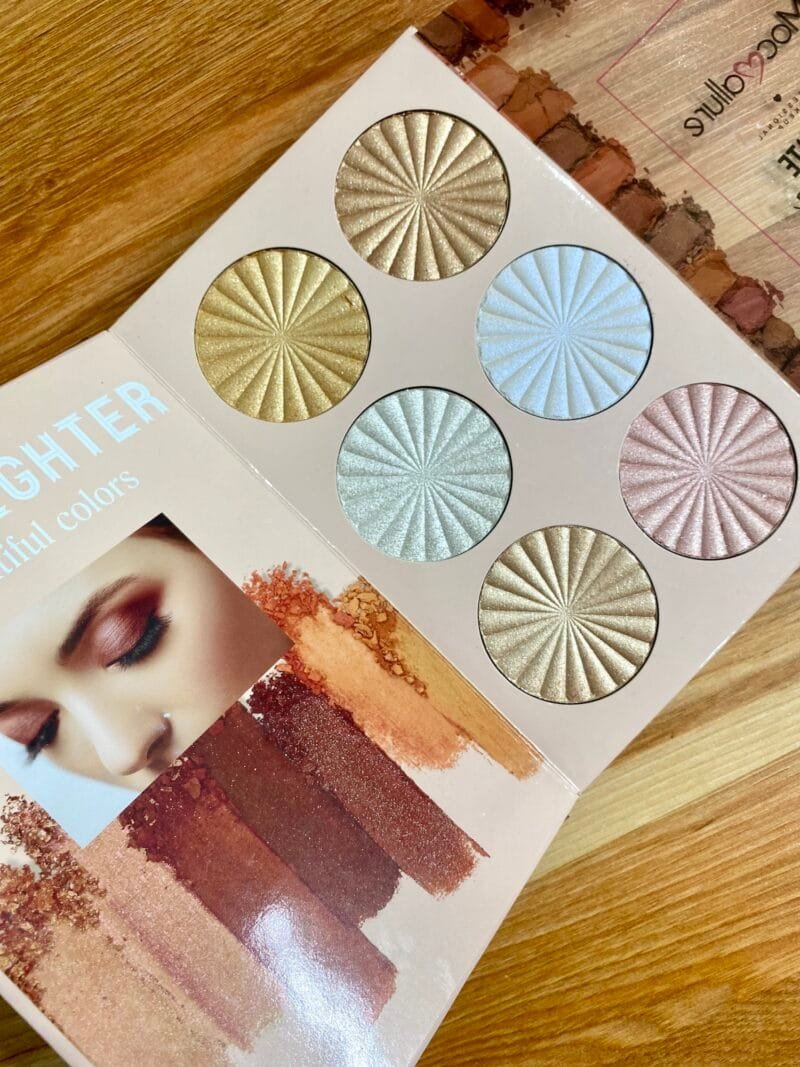 Mocallure 4 In 1 Eyeshadow Palette Book - Image 4