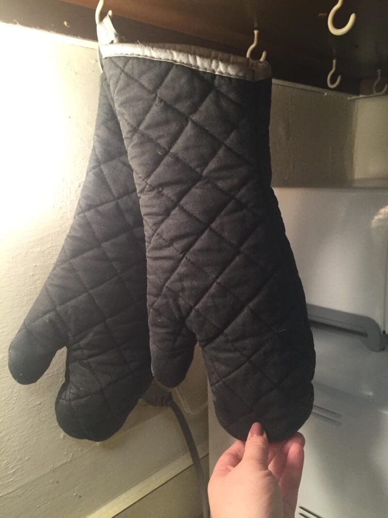 Kitchen Cotton Oven Glove Heat Resistant Gloves Flame Retardant Kitchen and BBQ Heavy Duty Burn Protection Quilted Mitt (Random Color) - Image 4