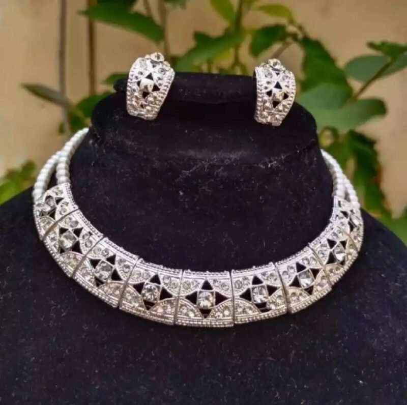 Elegant Look Silver Necklace With Stylish Earrings - Image 3