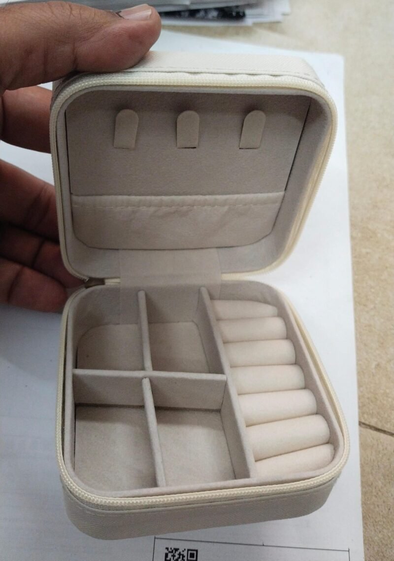 Jewelry Storage Box leather Jewelry Stand Earrings Ring Box Cosmetics Beauty Container Organizer (random color)Made in China - Image 3